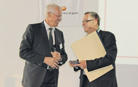Helmut Fritz (r.) wurde für seine Verdienste um den Holbaulehrstuhl geehrt.